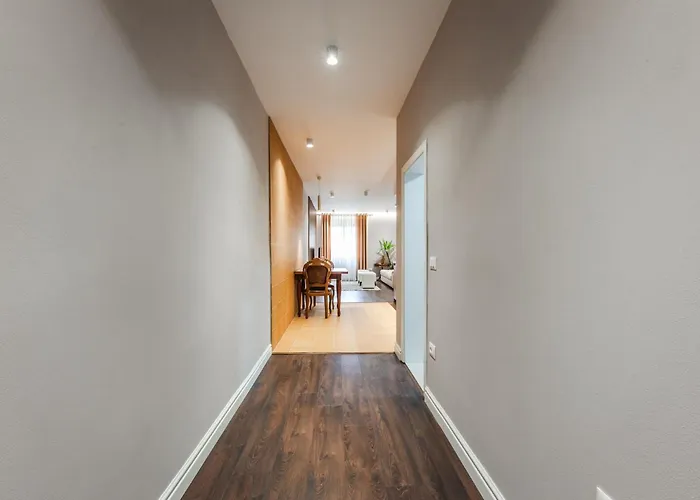 Moskat By ティラナ